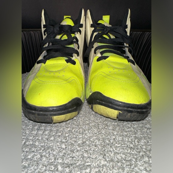 Older Reebok Sneakers - Picture 3 of 11